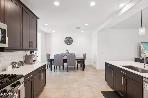 12438 W WAGON WHEEL Drive, Glendale, AZ 85307