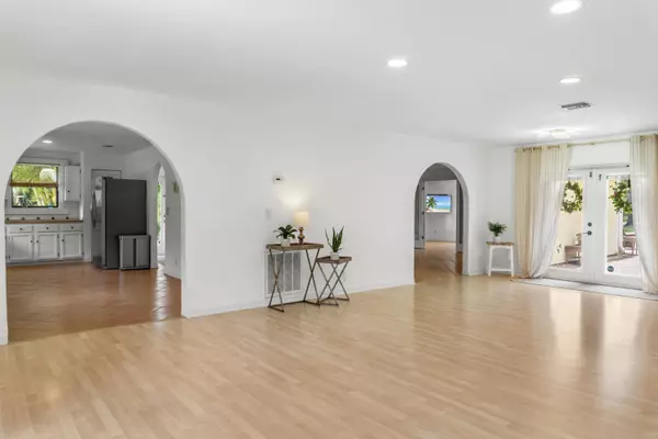 8225 90th AVE, Vero Beach, FL 32967