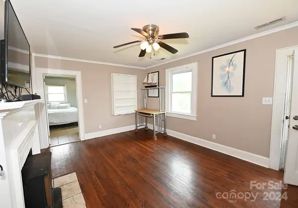 1241 11th ST NW, Hickory, NC 28601