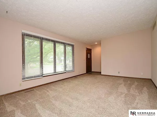 2111 Canterbury Lane, Lincoln, NE 68512