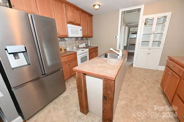 1241 11th ST NW, Hickory, NC 28601