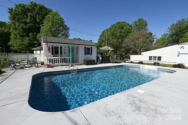 110 Sunny LN, Cherryville, NC 28021