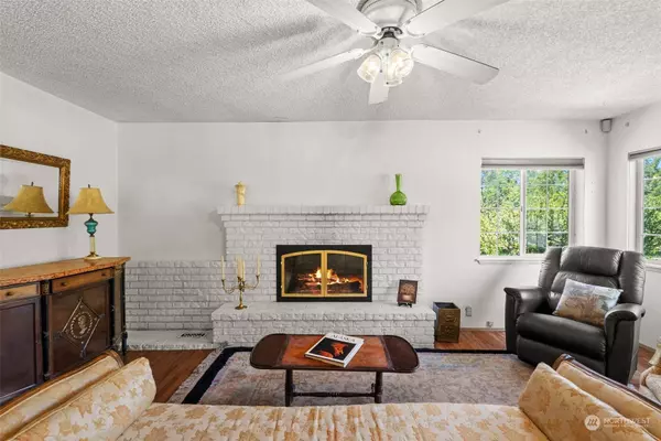 410 Steilacoom ST, Steilacoom, WA 98388