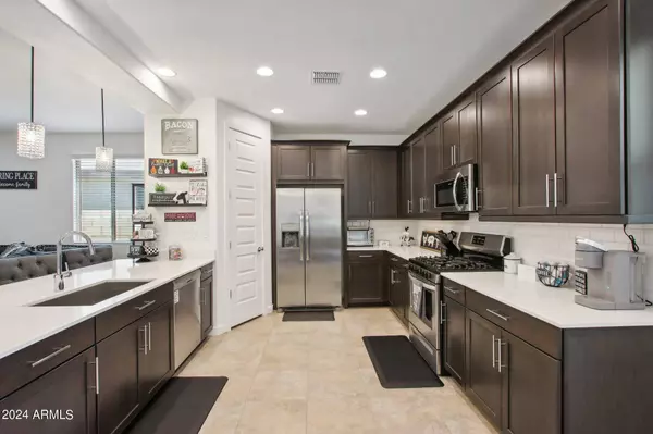 12438 W WAGON WHEEL Drive, Glendale, AZ 85307