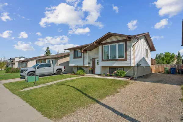 38 Sandstone CRES SE, Airdrie, AB T4B 1T5