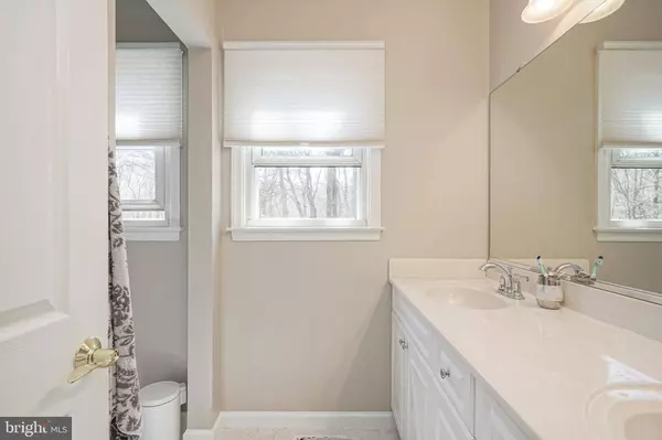 9 ROLLINGWOOD DR, Voorhees, NJ 08043