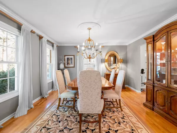 303 Kainer AVE, Barrington, IL 60010