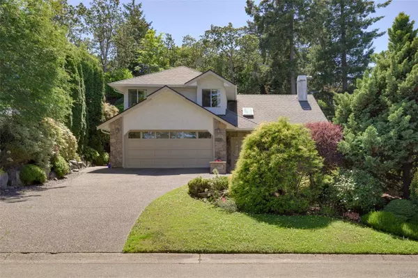 1275 Knockan Dr, Saanich, BC V8Z 7B8