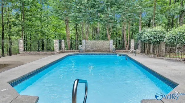 135 N Lake Drive, Hoover, AL 35242