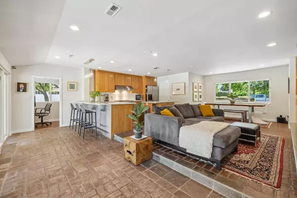 633 Shangri LN, Sacramento, CA 95825