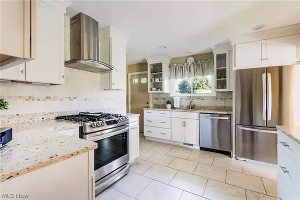 6374 Diana DR, Poland, OH 44514