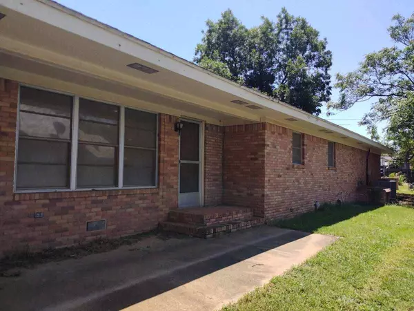 402 S Maple, Grandfield, OK 73546