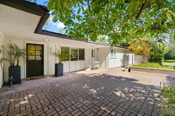 633 Shangri LN, Sacramento, CA 95825