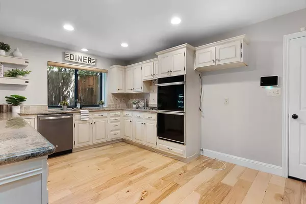 227 Jennifer CIR, Roseville, CA 95678