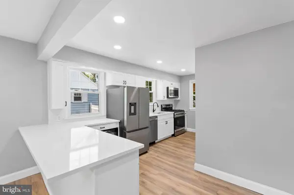 522 DUBOIS AVE, Barrington, NJ 08007