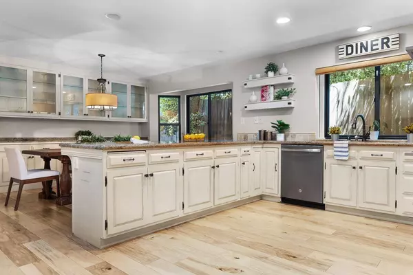 227 Jennifer CIR, Roseville, CA 95678