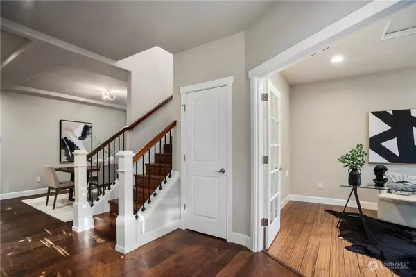 10714 121st PL NE, Kirkland, WA 98033