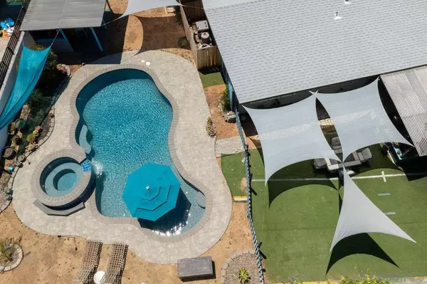 12113 Winter Gardens Dr, Lakeside, CA 92040