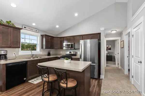 3808 Blazing Star SE, Kentwood, MI 49512