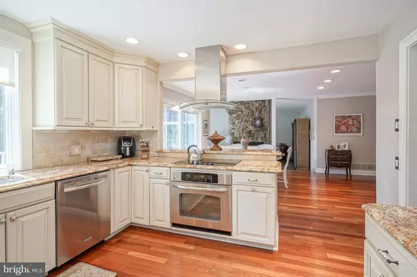 9 ROLLINGWOOD DR, Voorhees, NJ 08043