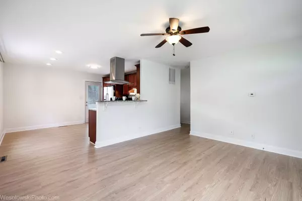 147 Cedar Circle, Streamwood, IL 60107