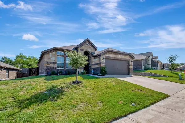 10816 Live Oak Creek Drive, Fort Worth, TX 76108