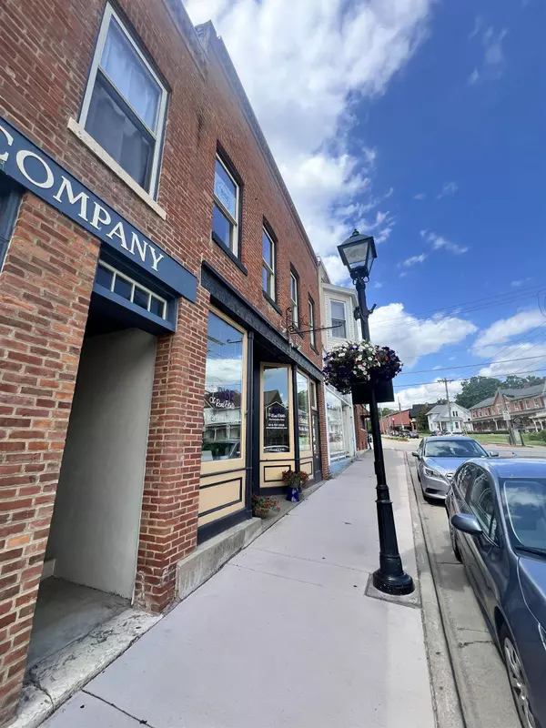 322 N Main Street 323 N. Bench St., Galena, IL 61036