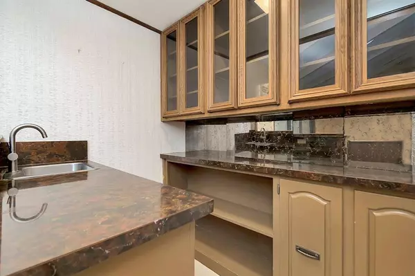 5855 Oak Hollow Court, Fort Worth, TX 76112