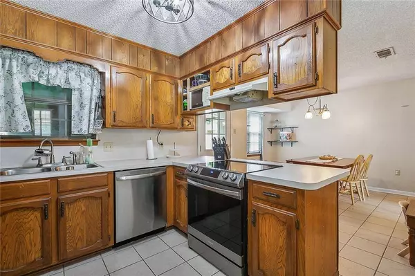 13951 SPREADING OAKS DR, Baton Rouge, LA 70818