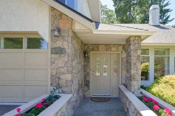 1275 Knockan Dr, Saanich, BC V8Z 7B8