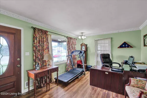 1310 Rhonda WAY, Louisville, KY 40216