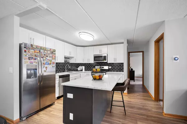 1436 E Thacker Street #201, Des Plaines, IL 60016