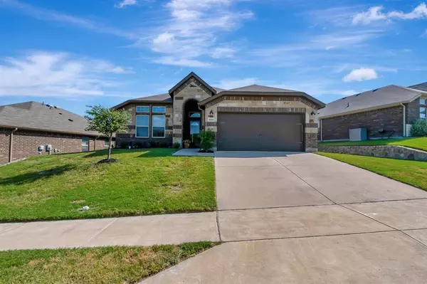 10816 Live Oak Creek Drive, Fort Worth, TX 76108