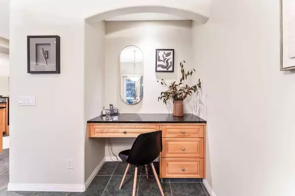 11540 Valley Ridge DR NW, Calgary, AB T3B 5T8