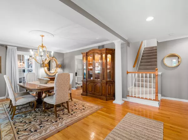 303 Kainer AVE, Barrington, IL 60010