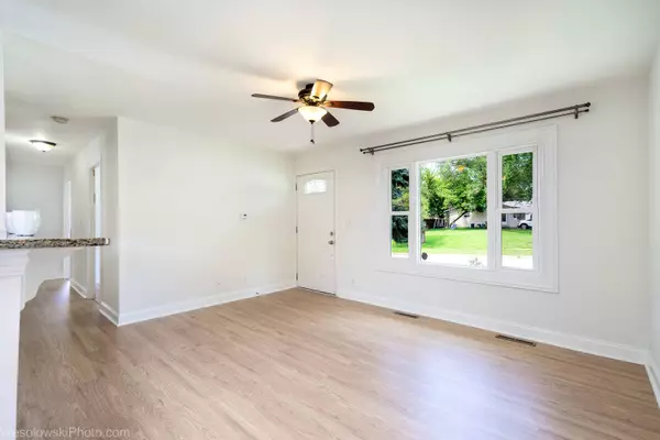 147 Cedar Circle, Streamwood, IL 60107