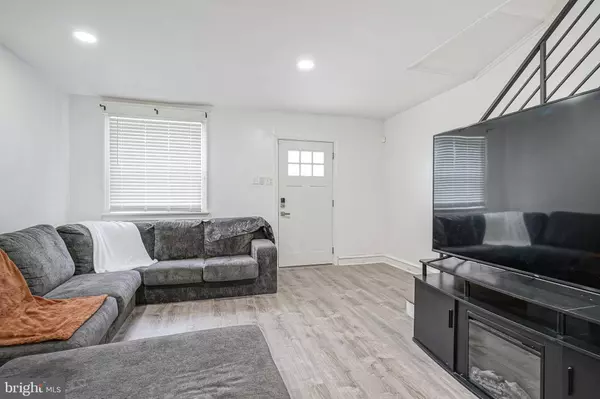 6044 N MARVINE ST, Philadelphia, PA 19141