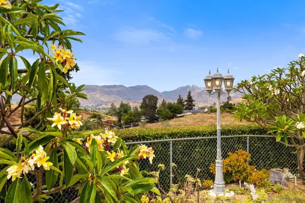 12360 Single Oak Pl, Lakeside, CA 92040