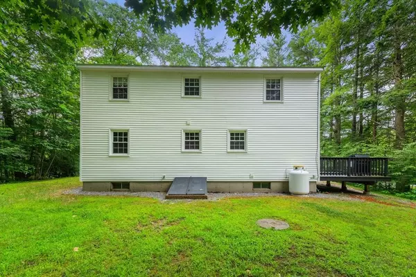 25 Holly Dr, Gardner, MA 01440