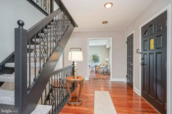 9 ROLLINGWOOD DR, Voorhees, NJ 08043