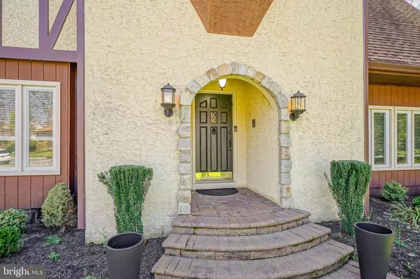 9 ROLLINGWOOD DR, Voorhees, NJ 08043