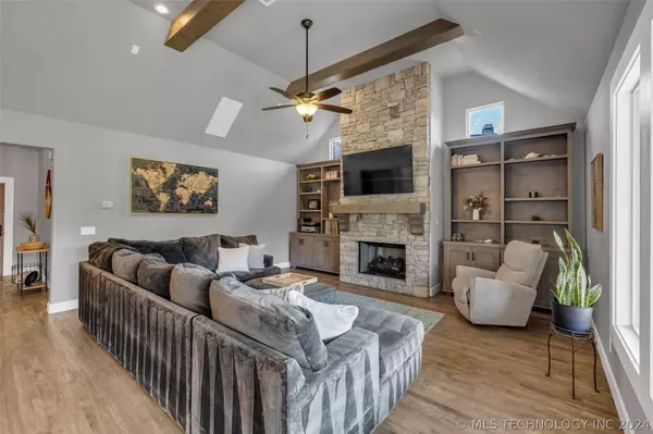 13813 S 28th ST, Bixby, OK 74008