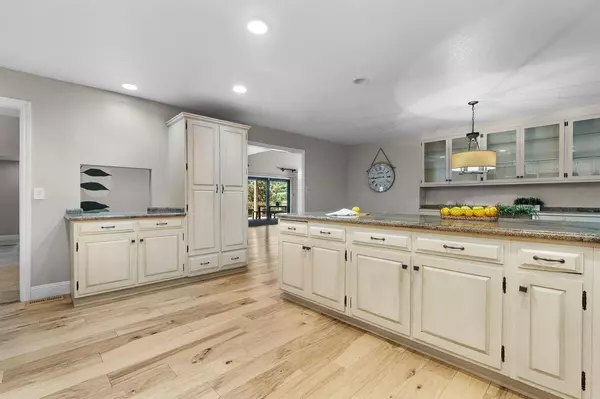 227 Jennifer CIR, Roseville, CA 95678