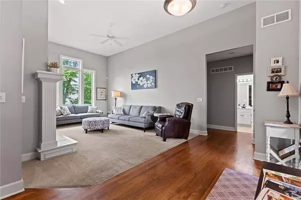 7926 W 155Th TER, Overland Park, KS 66223