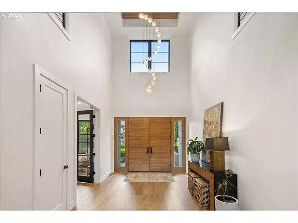 13770 GOODALL RD, Lake Oswego, OR 97034