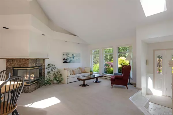 1275 Knockan Dr, Saanich, BC V8Z 7B8
