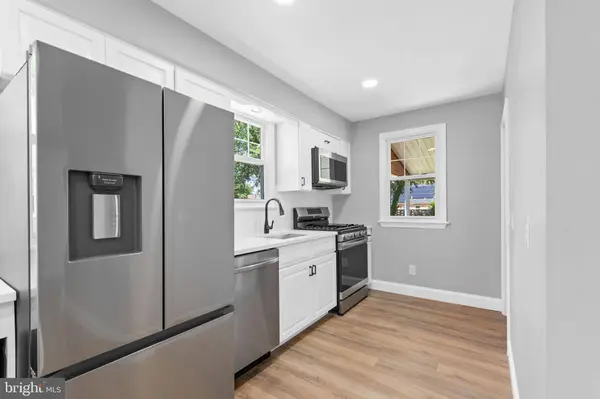 522 DUBOIS AVE, Barrington, NJ 08007