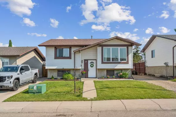38 Sandstone CRES SE, Airdrie, AB T4B 1T5