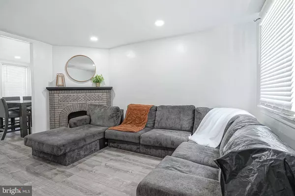 6044 N MARVINE ST, Philadelphia, PA 19141