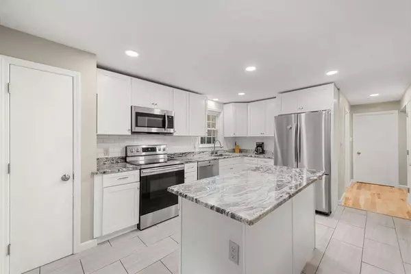 25 Holly Dr, Gardner, MA 01440